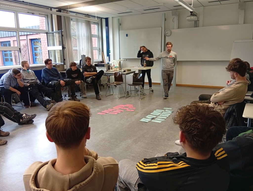 Gemeinsame Besprechung der unterschiedlichen "Wünsche" von Arbeitnehmer und Arbeitgeber..