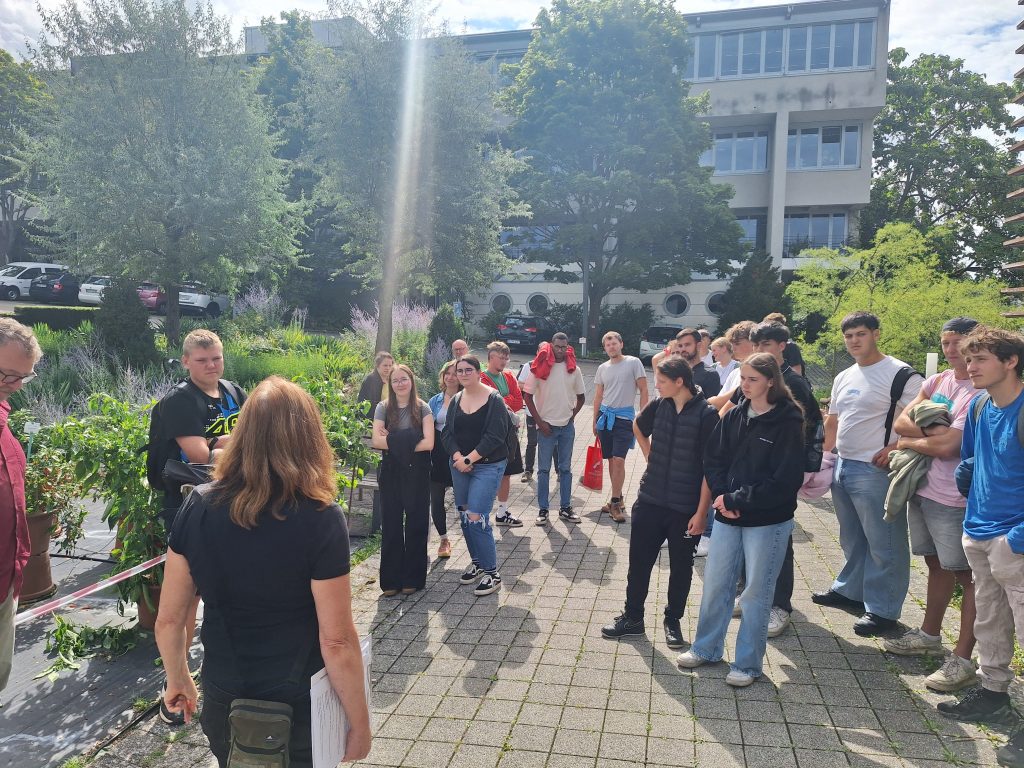 Empfang vor dem Gewächshaus.