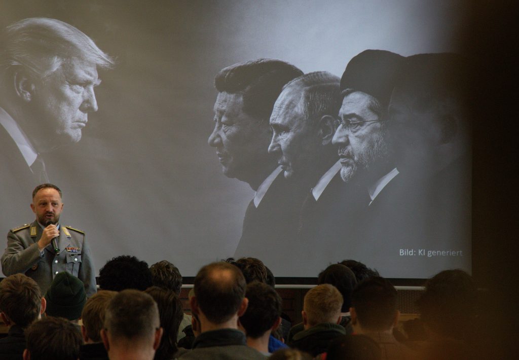 KI-gerniertes Bild: Trump steht Xi Jinping, Putin, Modschtaba Khamenei und Kim Jong-un gegenüber.